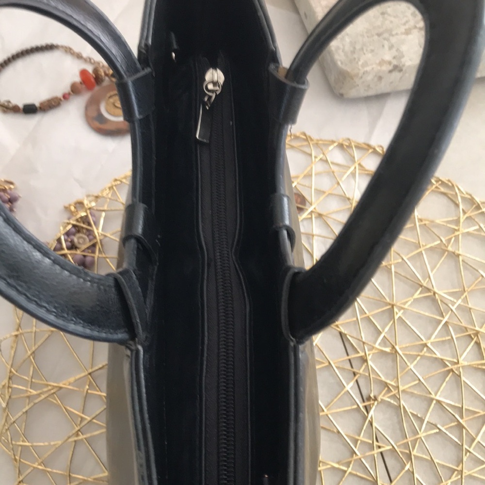 Gucci Black Leather Circle-Handle Tote - Picture 12 of 12